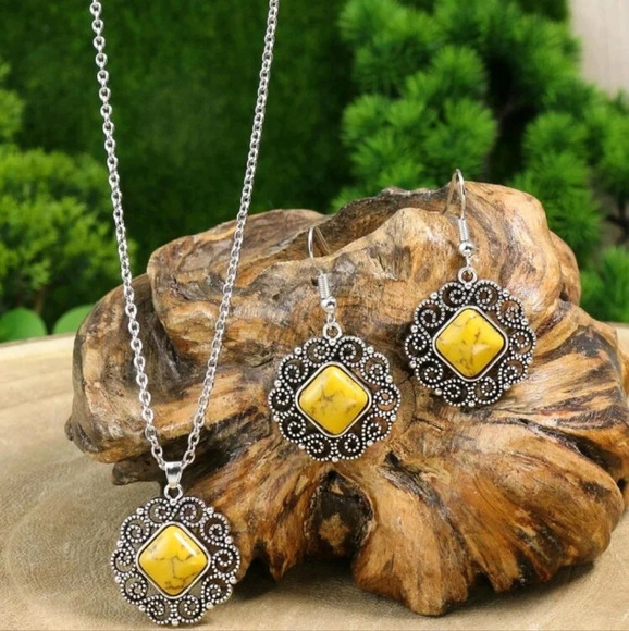 Bohemian Women's 3 PC Necklace Earrings Set - Picture 1 of 3